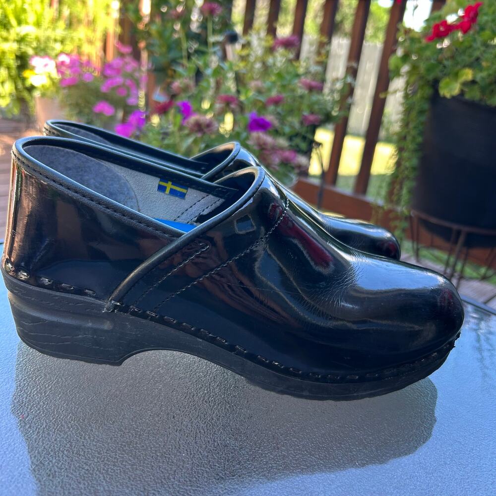 BJORK Swedish Comfort Womens 39 8-8.5 Black Patent Leather Professional Clogs